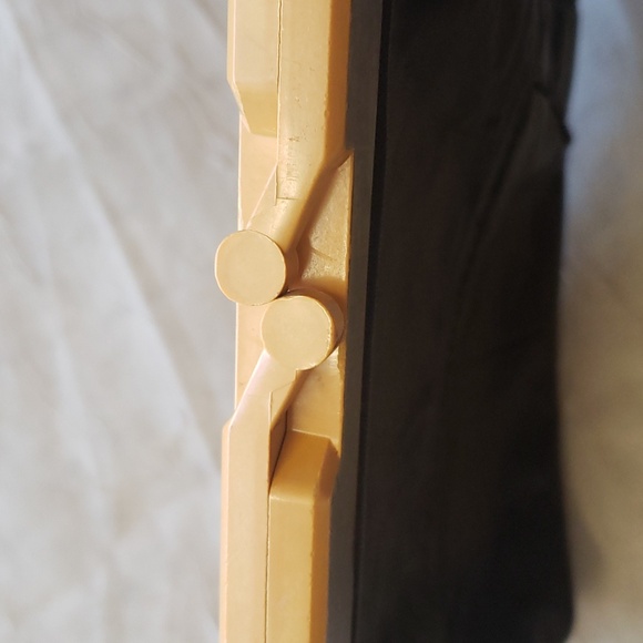 Vintage Genuine Leather Made in Hong Kong Beautiful Brown Women's Clutch. - Picture 5 of 11